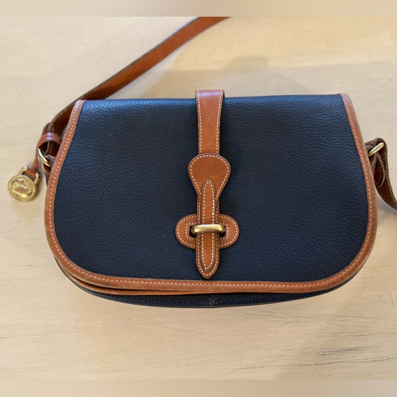 Dooney and Bourke purse - Picture 2 of 10